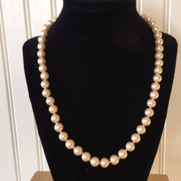 Simulated Pearl Necklace - Picture 1 of 2